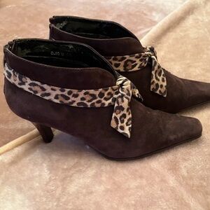 Elegant Brown Heeled Boots with Leopard Accent